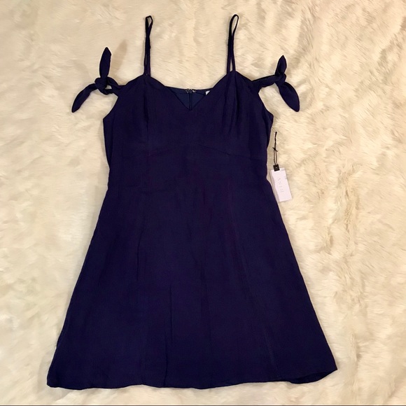 NWT ASTR The Label Shoulder Tie Dress - Picture 3 of 6
